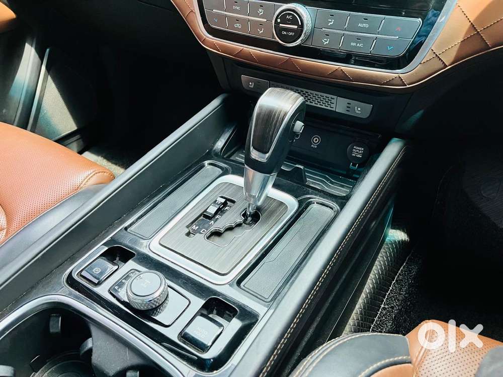 Mahindra Alturas G4 4wd At, 2022, Diesel