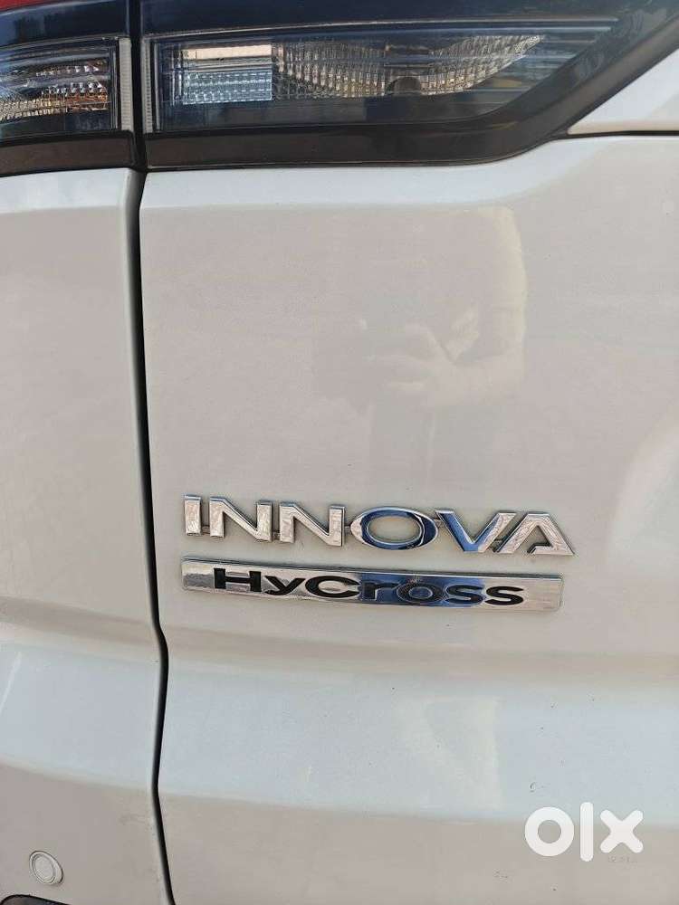 Toyota Innova Hycross