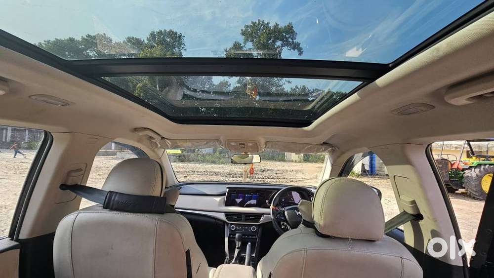 Mahindra Xuv700 2.2 Ax 5 Diesel At Str, 2022, Diesel