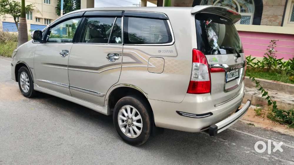 Toyota Innova 2.5 V 2014