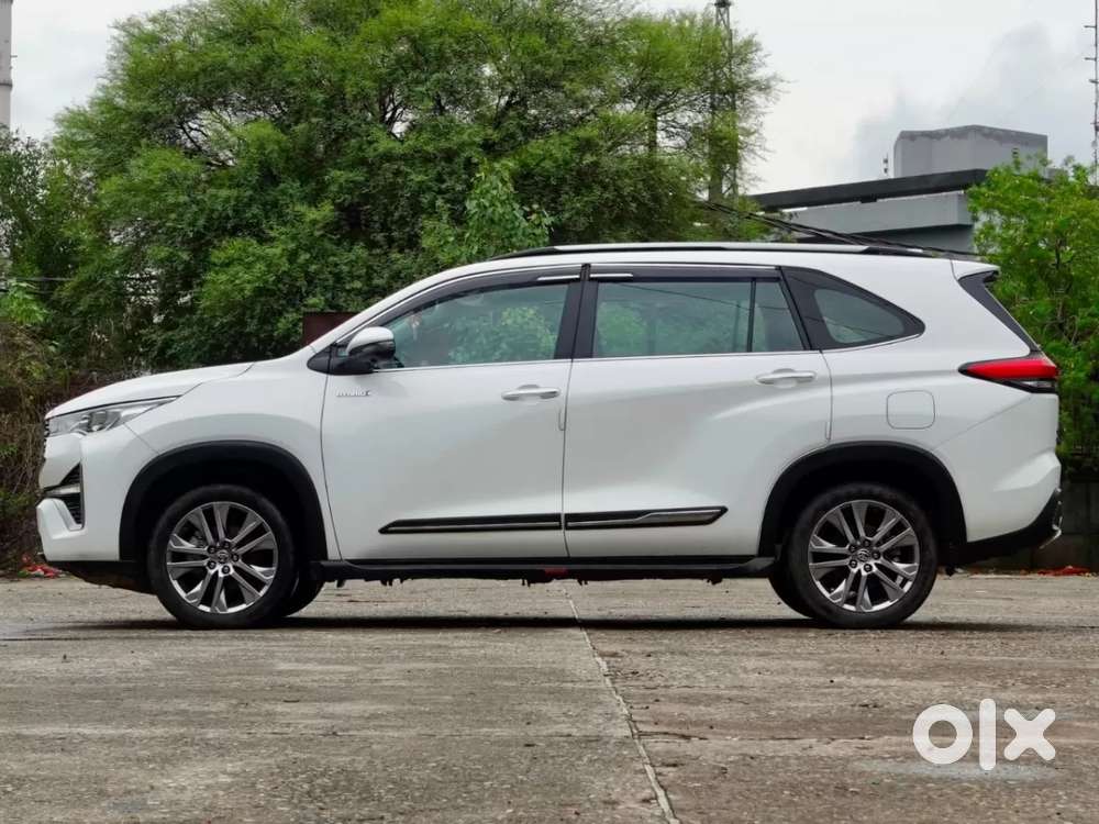 Toyota Innova Hycross 2.0 Zx Hybrid 7 Str, 2023, Petrol