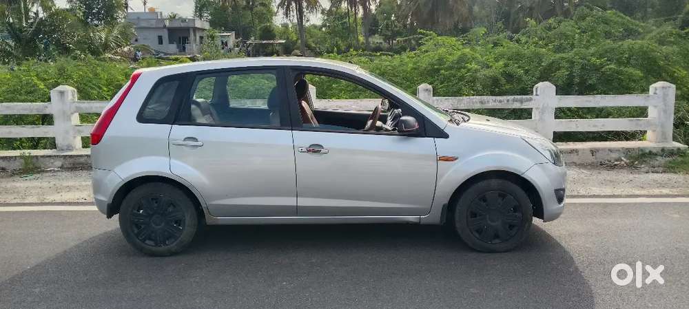 Ford Figo Titanium 2010 Year