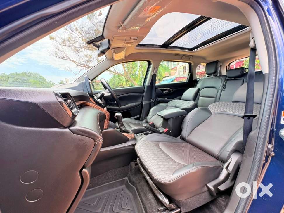 Maruti Suzuki Grand Vitara 1.5 Alpha Plus Intelligent Hybrid Ecvt, 2..