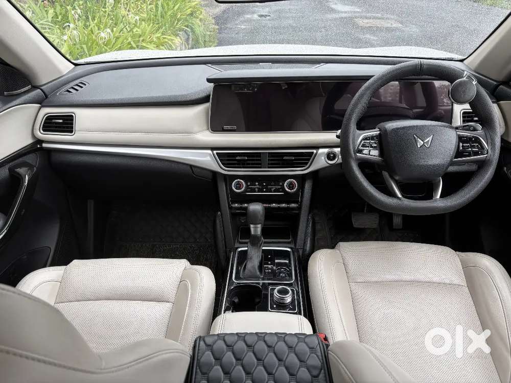 Mahindra Xuv700 2023 Ax7 Luxury Awd/extended Warranty