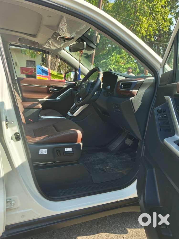 Toyota Innova Hycross 2.0 Zx Hybrid 7 Str, 2024, Petrol