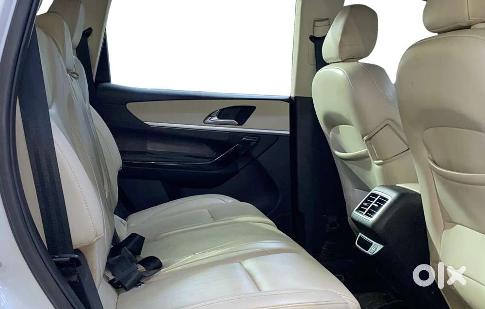 Mahindra Xuv700 2.0 Ax 7 Petrol Mt Str, 2021, Petrol