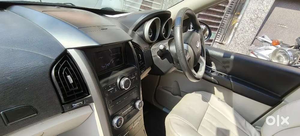 Mahindra Xuv500 W6 2015  First Owner  Non-accidental  Silver