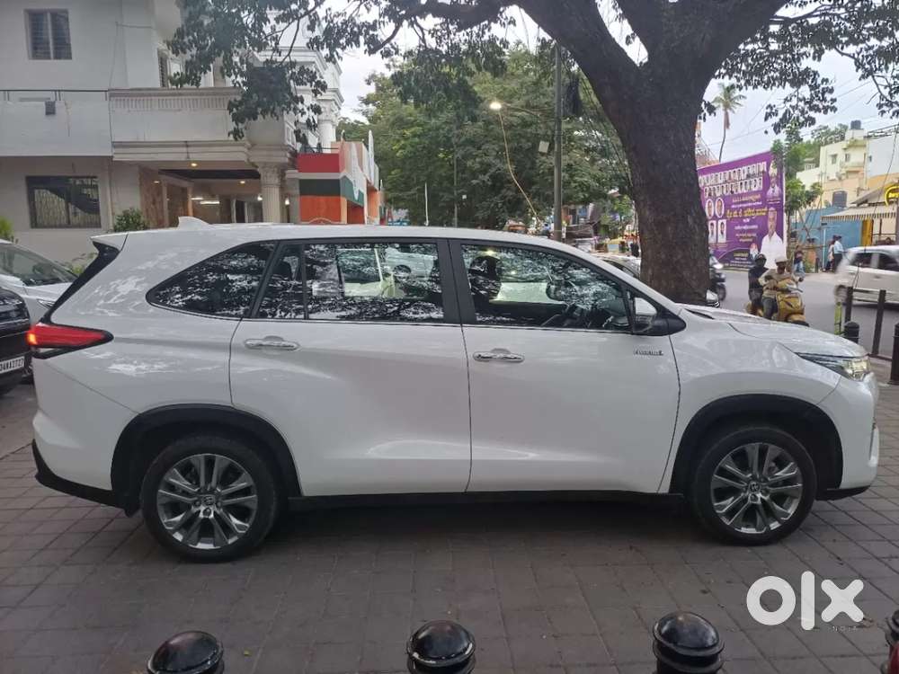 Toyota Innova Hycross 2.0 Zx (o) Hybrid 7 Str, 2024, Petrol