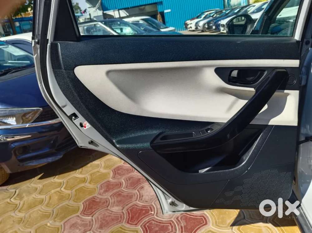 Tata Nexon, 2025, Petrol