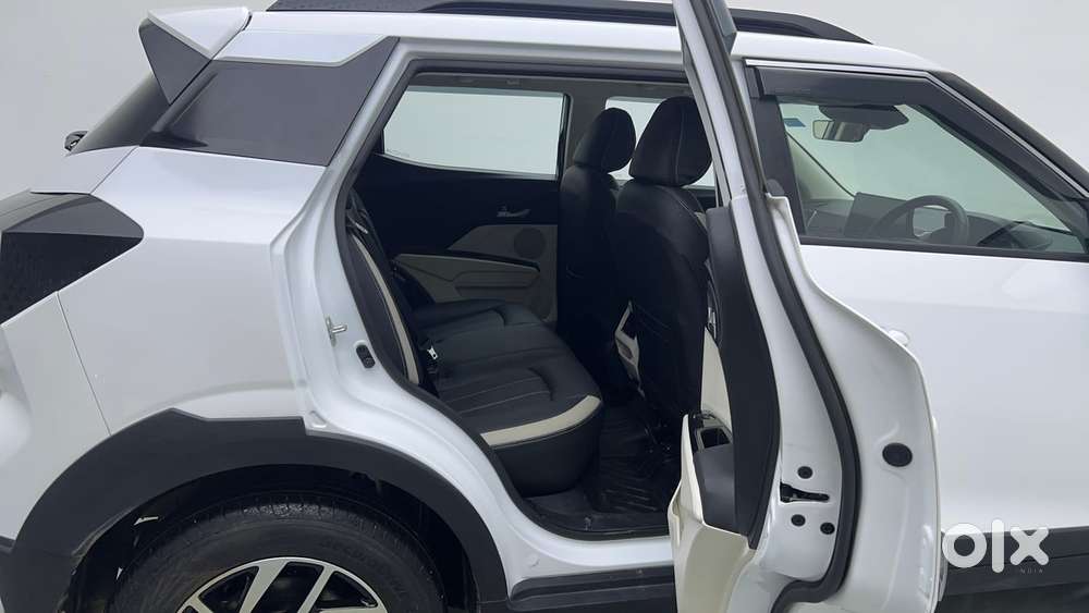 Mahindra Xuv 3xo Ax5 Pm Mt, 2025, Petrol