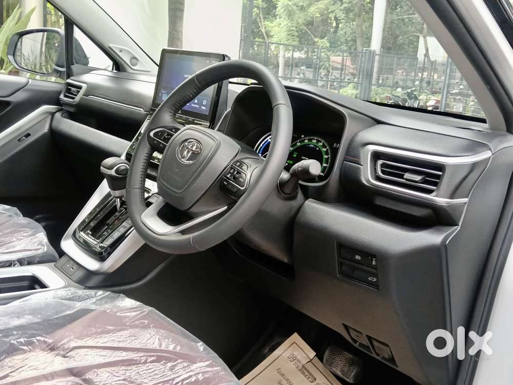 Toyota Innova Hycross 2.0 Zx Hybrid 7 Str, 2025, Petrol
