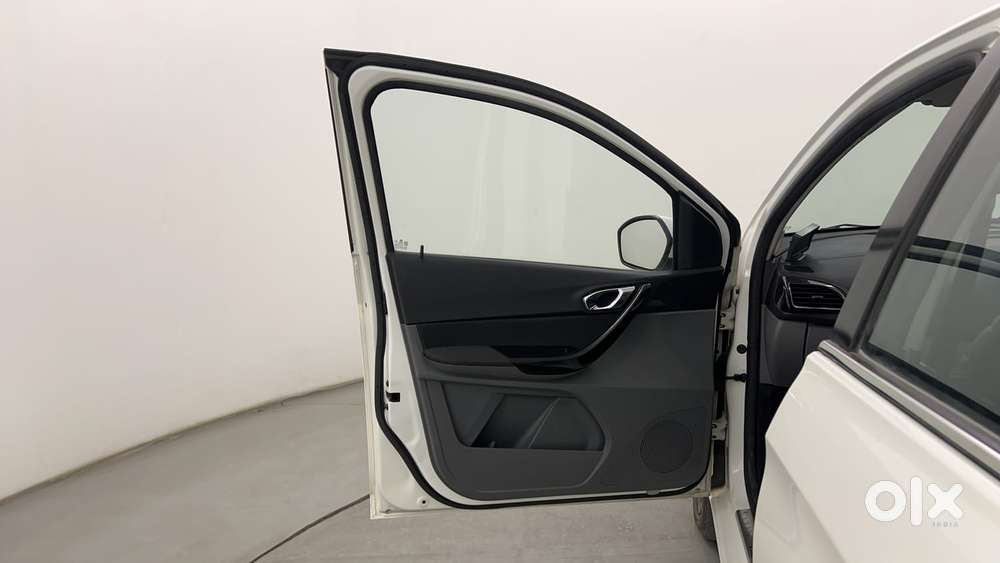 Tata Tigor Xza, 2018, Petrol