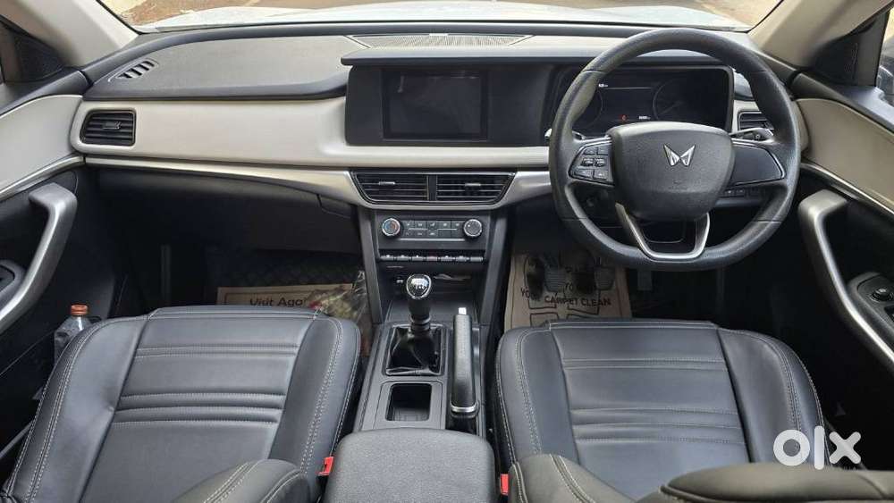 Mahindra Xuv700 Mx Petrol Mt 5 Str (e), 2022, Petrol