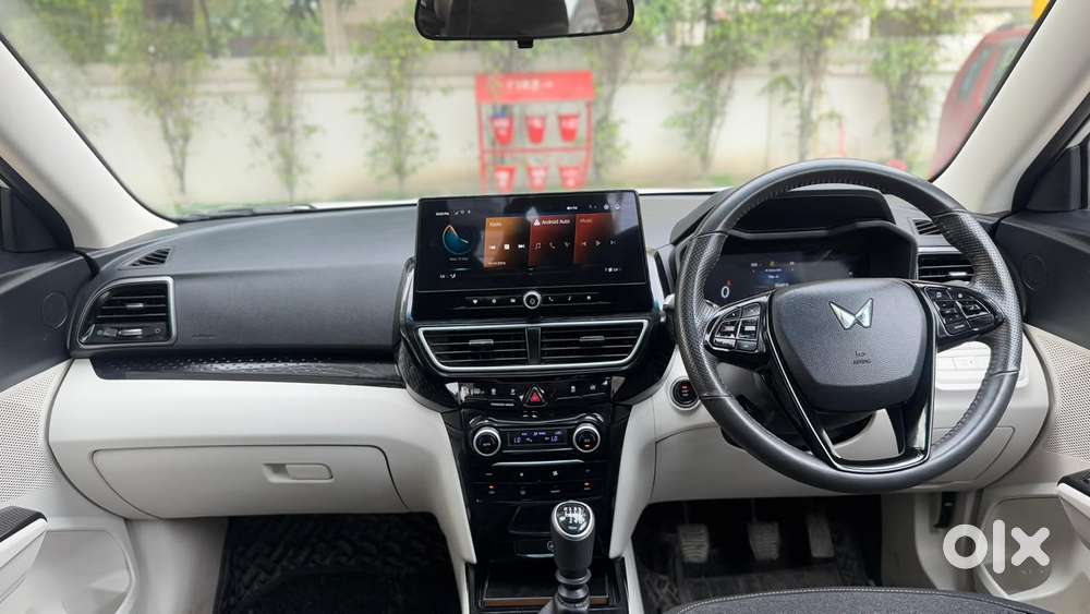 Mahindra Xuv 3xo Ax5 Pm Mt, 2024, Petrol
