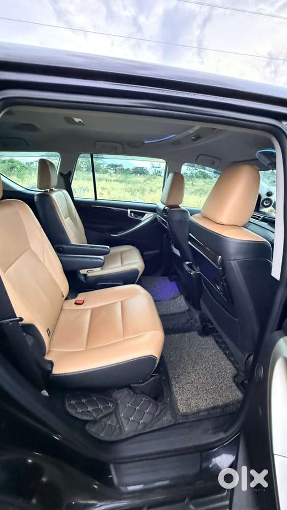 Toyota Innova Crysta 2.4 Z Automatic &ndash; 2022 | Sparkling Black Pearl