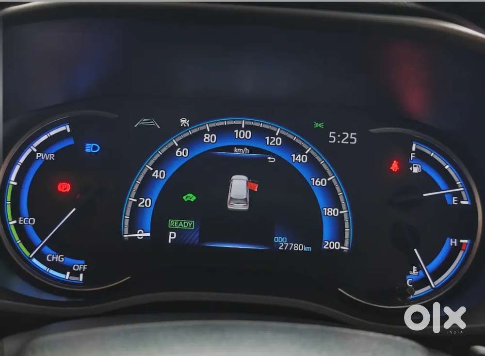 Toyota Innova Hycross 2023 Petrol 27000 Km Driven