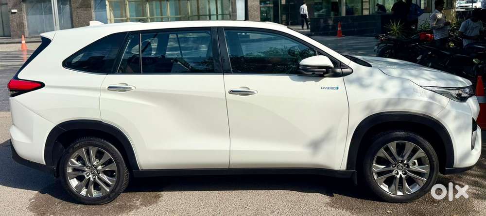 Toyota Innova Hycross 2.0 Zx (o) Hybrid 7 Str, 2025, Petrol