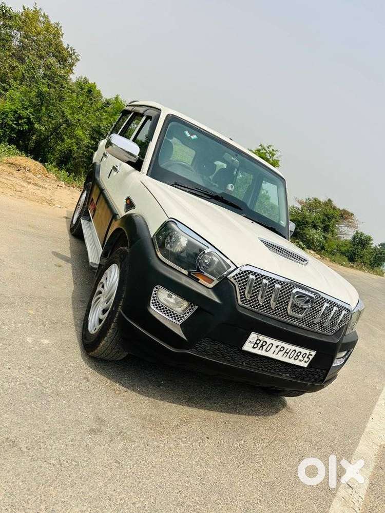 Mahindra Scorpio S4, 2016