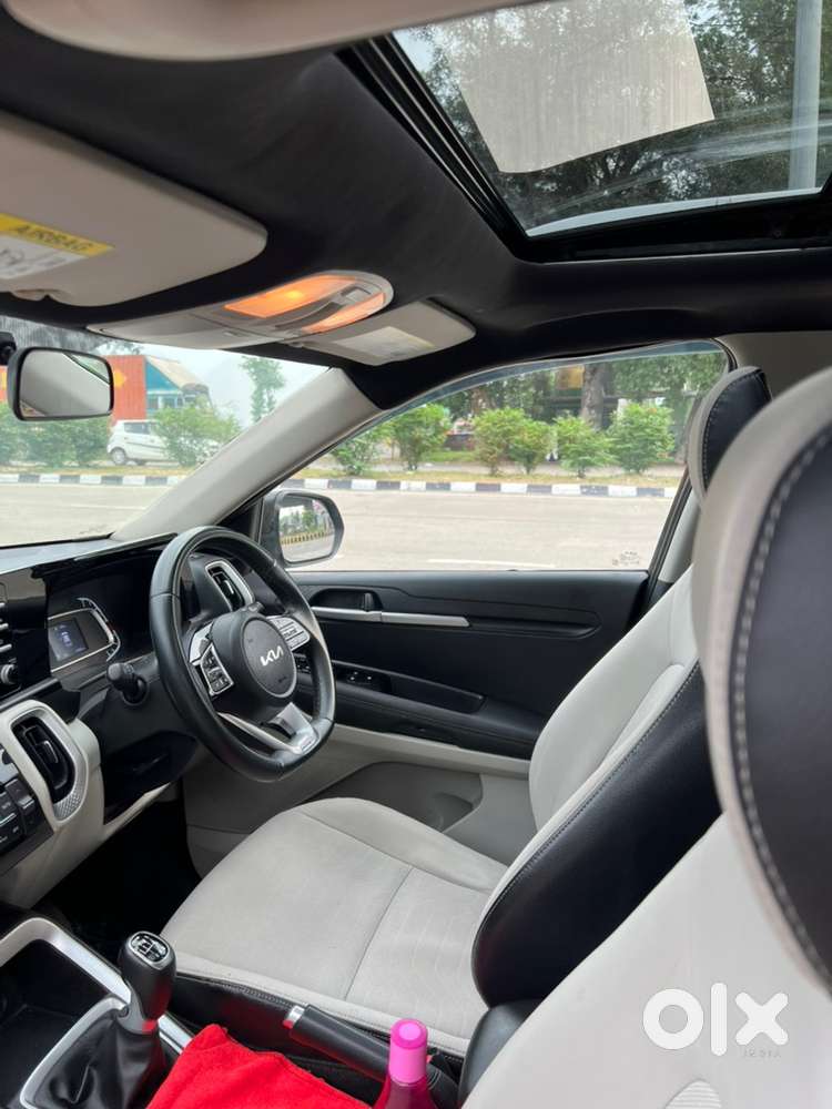 Kia Sonet Top Modal Push Button Start,
