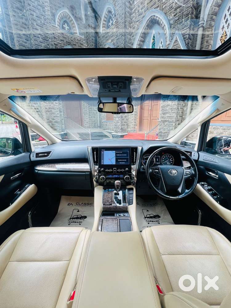 Toyota Vellfire 2.5 Executive Lounge, 2020, Cng & Hybrids