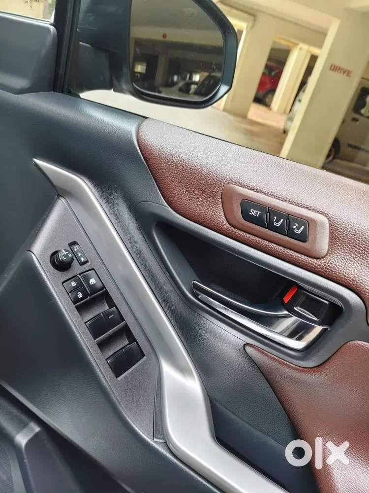 Toyota Innova Hycross 2.0 2025