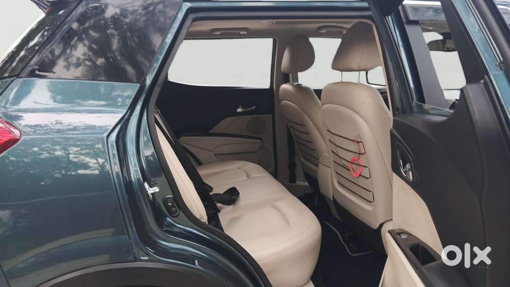 Mahindra Xuv300 1.2 W8 (o) Amt Petrol, 2022, Petrol