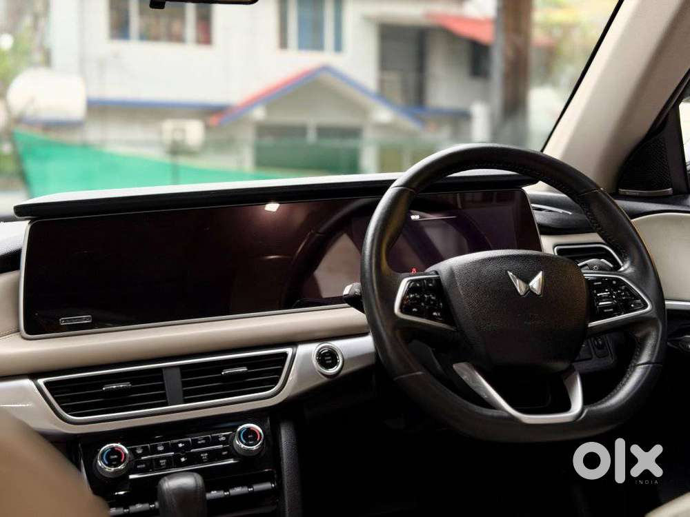 Mahindra Xuv700 2.0 Ax 7 Petrol At Luxury Pack Str, 2023, Petrol