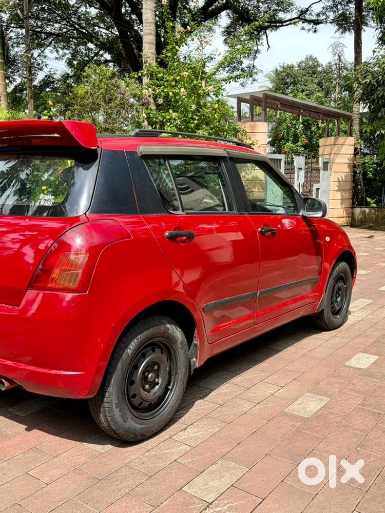 Bright Red Maruti Suzuki Lxi
