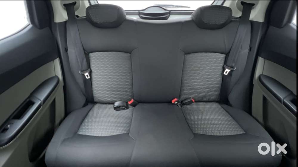 Tata Tiago Xza, 2017, Petrol