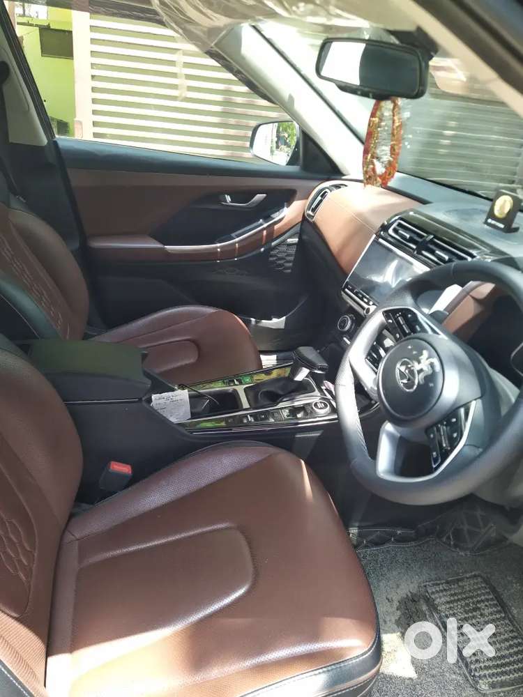 Hyundai Alcazar 2023 Petrol 17500 Km Driven Top Model Petrol Automatic