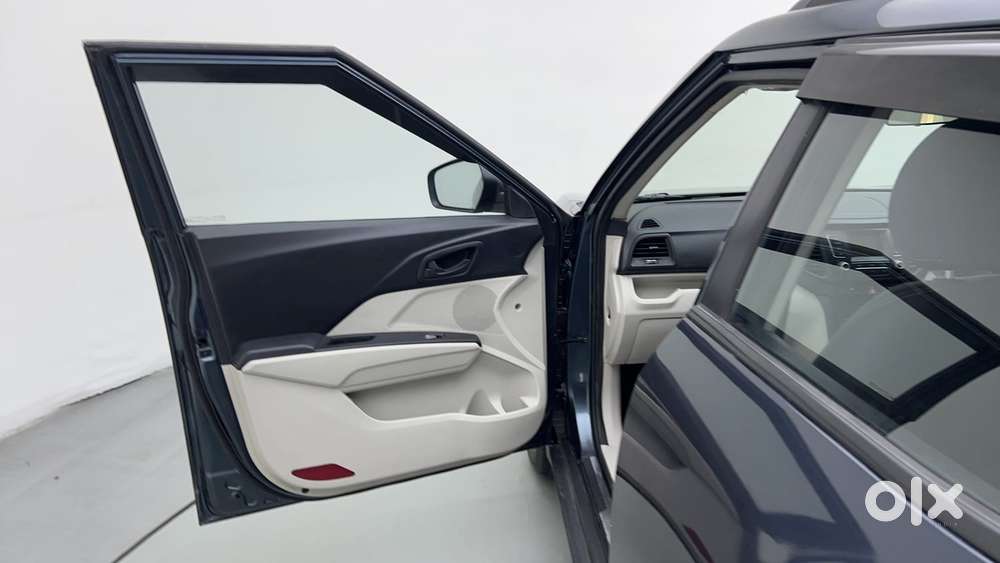 Mahindra Xuv300 1.2 W6 Amt Petrol, 2022, Petrol
