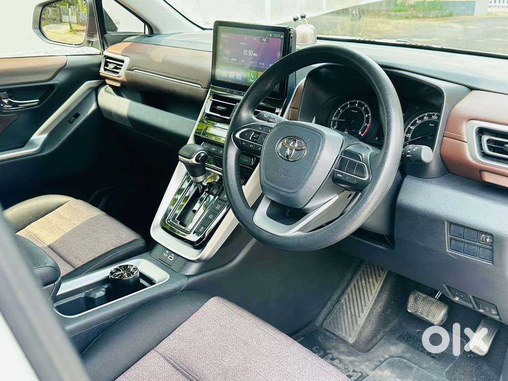 Toyota Innova Hycross Gx (o), 2024