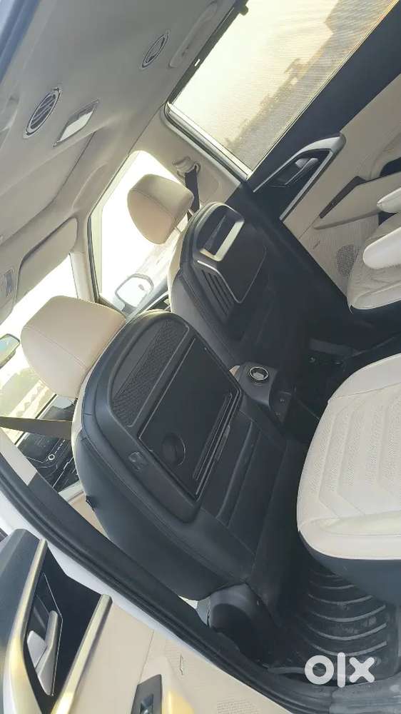 Kia Carens (2022)-top Model With Sunroof & Luxury Interiors