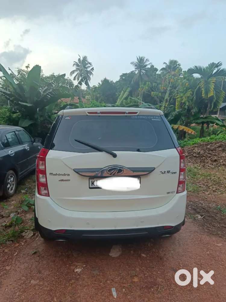 Mahindra Xuv500 W10 2015