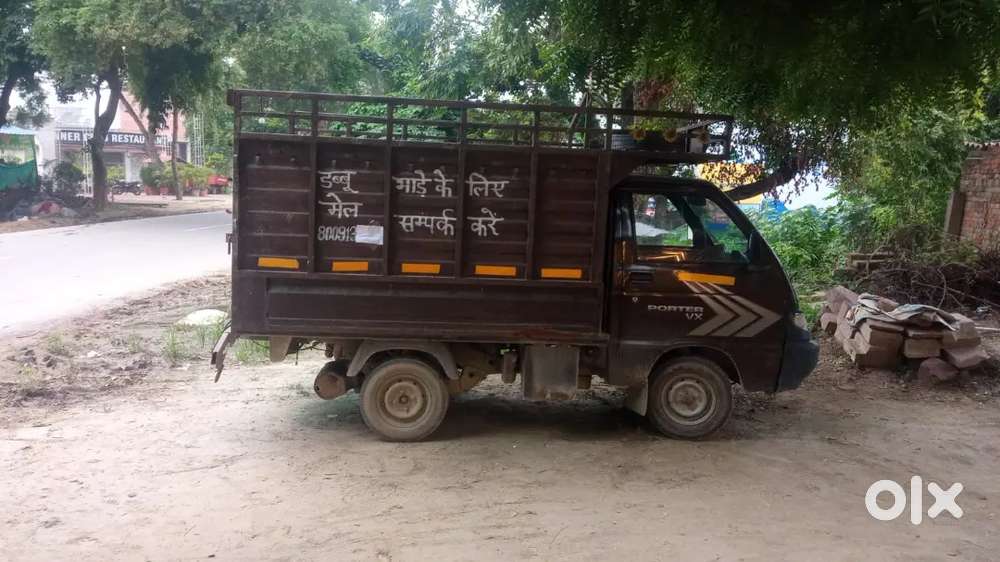 Piyaje 700 Hollywood Good Condition Gadi