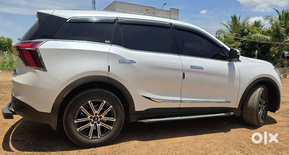 Mahindra Xuv700 Ax7l Diesel Mt 2025