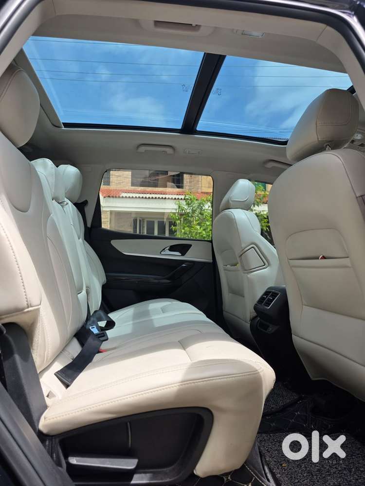 Mahindra Xuv700 2025 Diesel Well Maintained