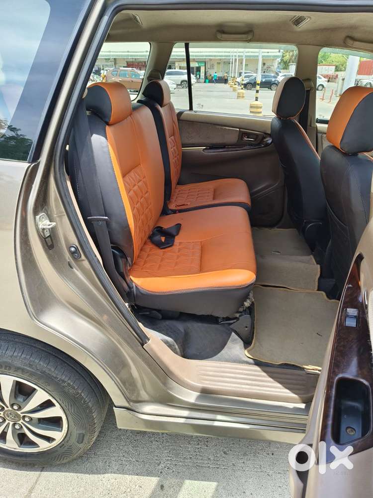 Toyota Innova 2004-2011 2.5 V Diesel 8-seater, 2015, Diesel