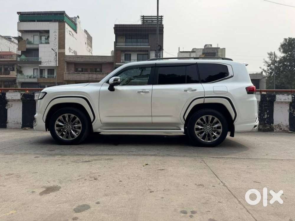 Toyota Land Cruiser Zx Petrol, 2025, Petrol
