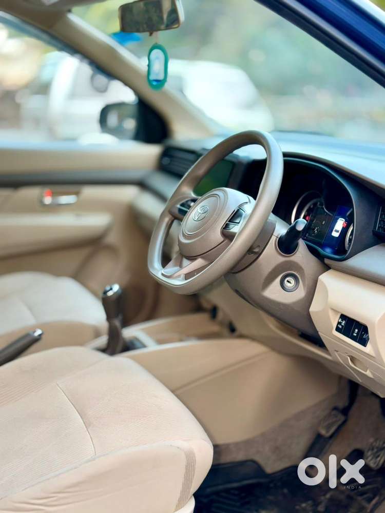 Toyota Rumion S Cng, 2025, Cng & Hybrids