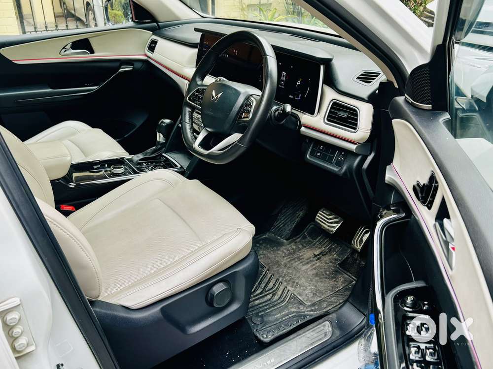 Mahindra Xuv700 2.0 Ax 7 Petrol At Luxury Pack Str, 2022, Petrol