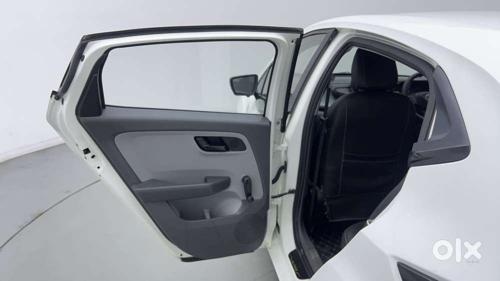 Tata Altroz 1.2 Xe, 2020, Petrol