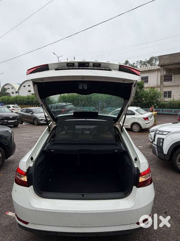 Skoda Superb Style 1.8 Tsi Mt, 2018, Petrol