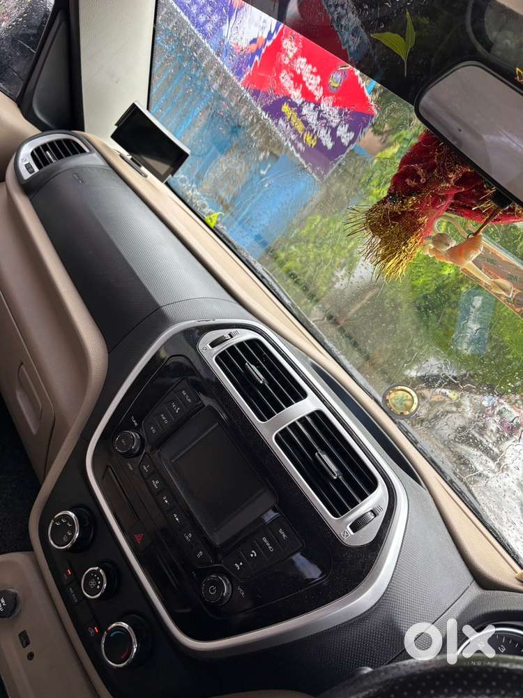 Mahindra Tuv 300 2017