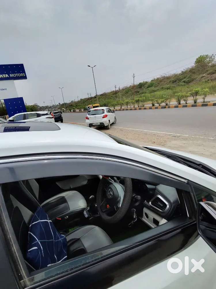 Tata Altroz Xm Plus (s) Petrol 2023 | Sunroof | 16500