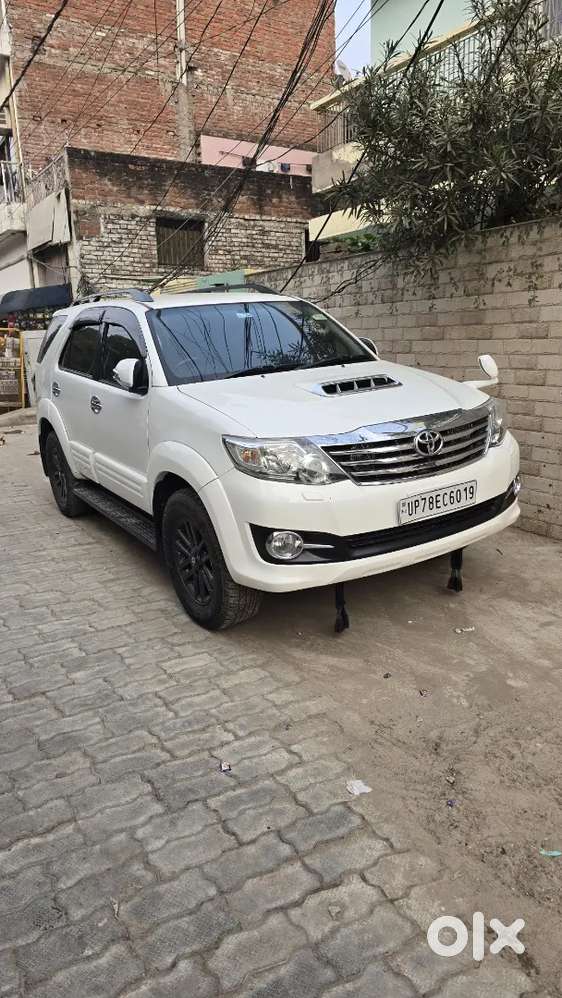 Toyota Fortuner 2015 November 4×4  Automatic Diesel 105000 Km Driven