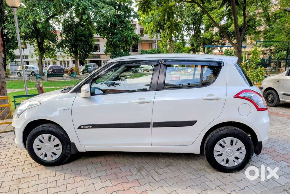 Maruti Suzuki Swift Vxi Optional, 2015, Petrol