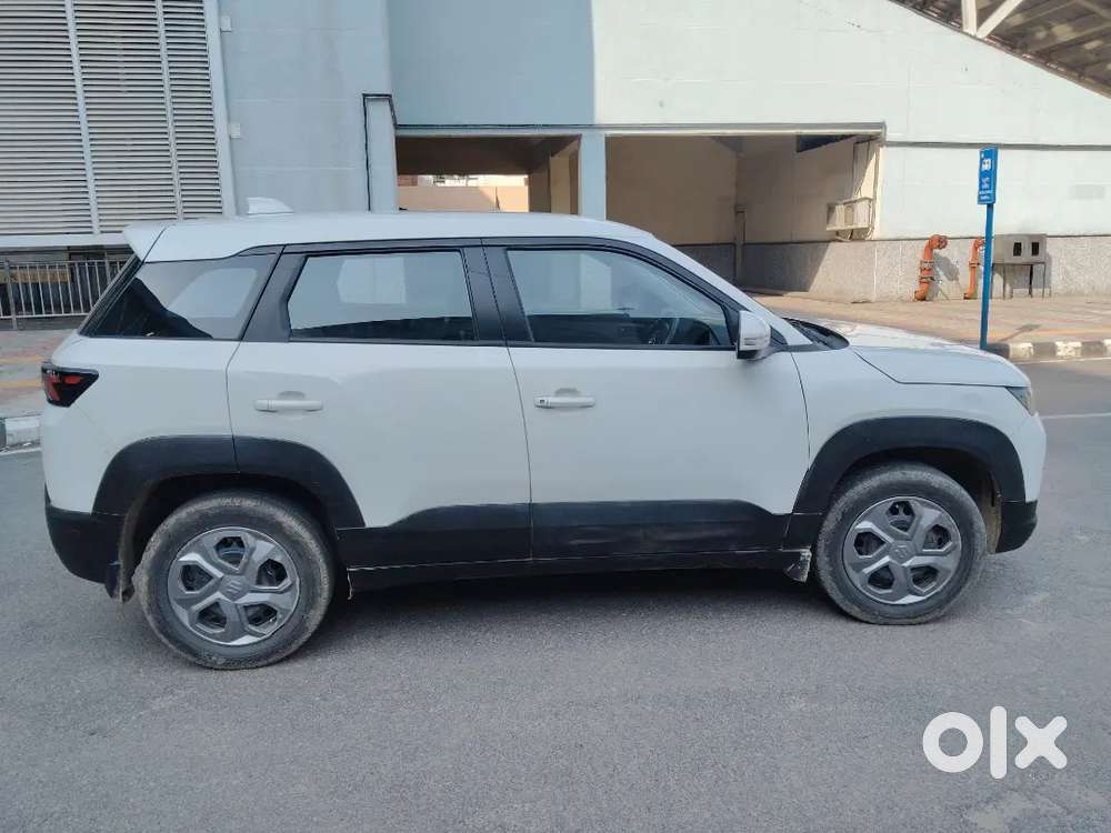 Maruti Brezza Lxi 2024 / Petrol Cng