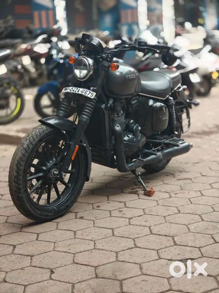 Yezdi Roadster 2022 Petrol Manual