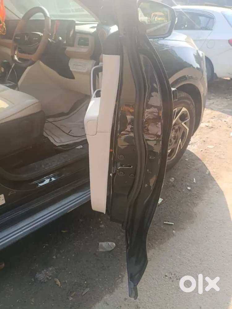 Mahindra Xuv700 Ax7 2026